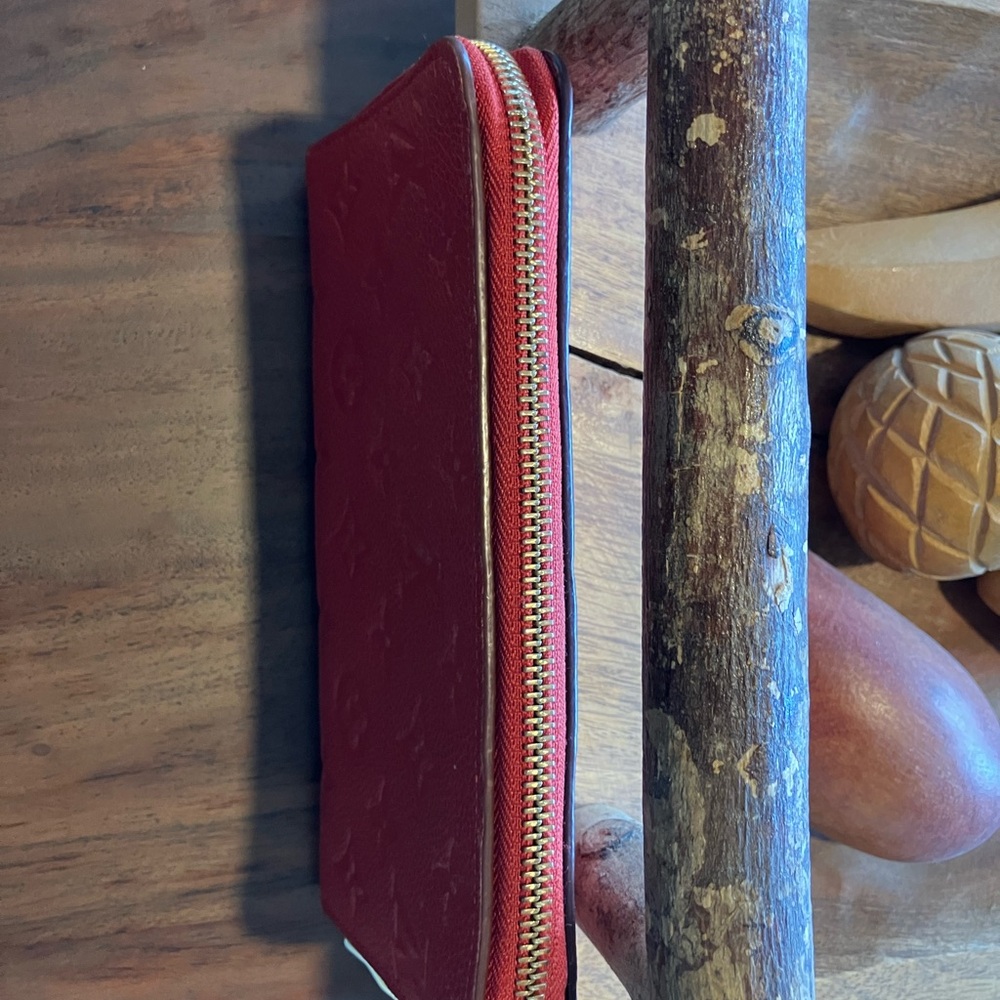 Louis Vuitton zip around Embossed Wallet in good used condition! - Picture 10 of 16